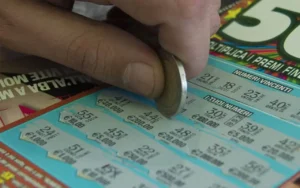 Come vincere sempre al Gratta e Vinci: ecco il trucco del proprietario del Tabacchi