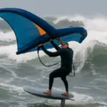 Wingfoil in condizioni di mare formato: consigli pratici che migliorano stabilità e sicurezza in acqua