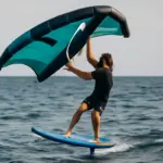 Come si effettua una virata jibe con wingfoil? Evita lo stallo con un movimento chiave spesso trascurato