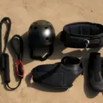 Accessori indispensabili per il wingfoil: la lista intelligente che aumenta comfort e sicurezza senza spese inutili
